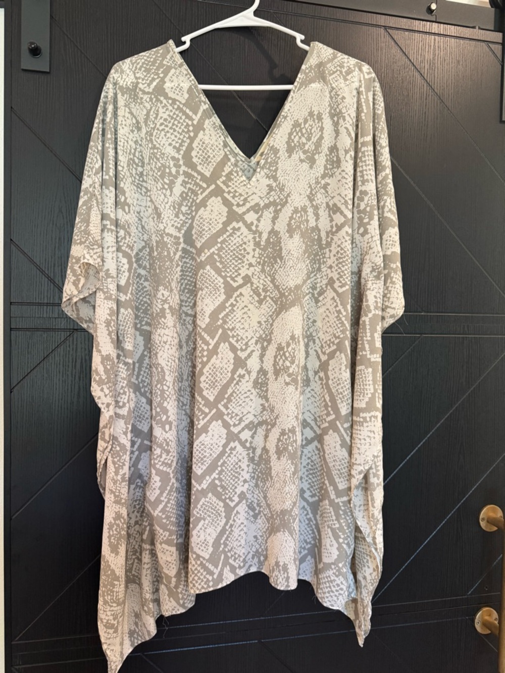 Buddy Love Neutral Grey Snake-Print V-Neck Tunic Size Small